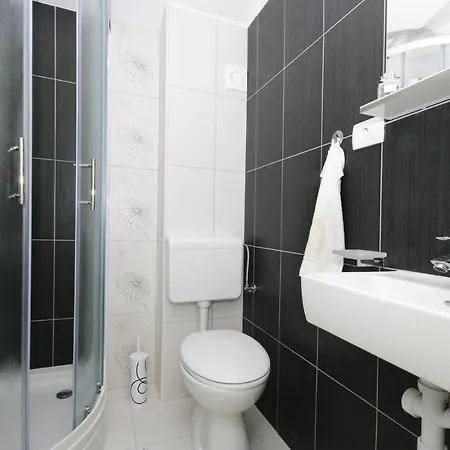Villa Viki - With Heated Pool 度假居 Plano