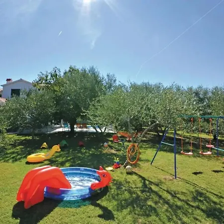 Будинок відпочинку Villa Viki - With Heated Pool *
