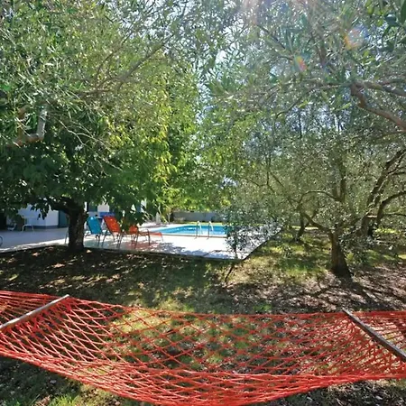Villa Viki - With Heated Pool Будинок відпочинку Plano