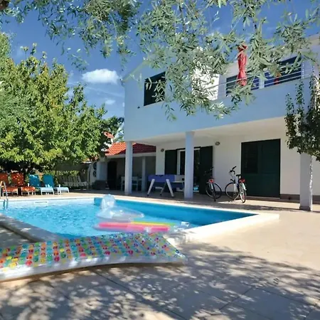 Villa Viki - With Heated Pool