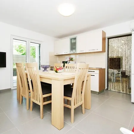 Villa Viki - With Heated Pool Plano