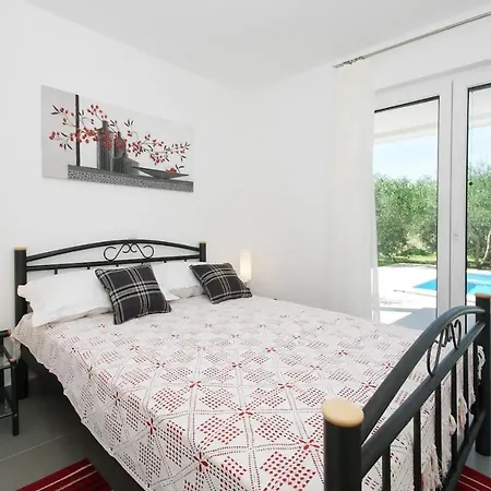 Villa Viki - With Heated Pool